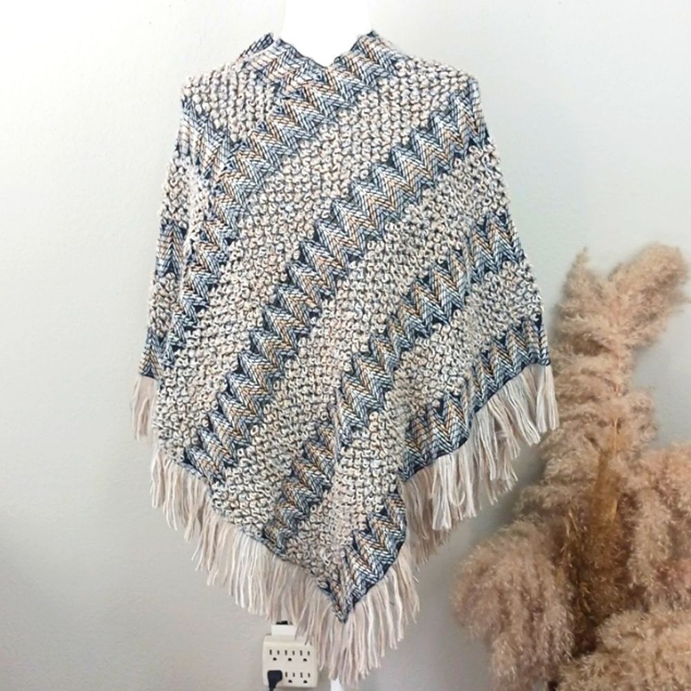 Women's boho gypsy fringe knit neutral textured poncho 70's Western one size